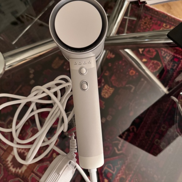 White Bath Accessories Set for a Luxurious Experience - Picture 2 of 4